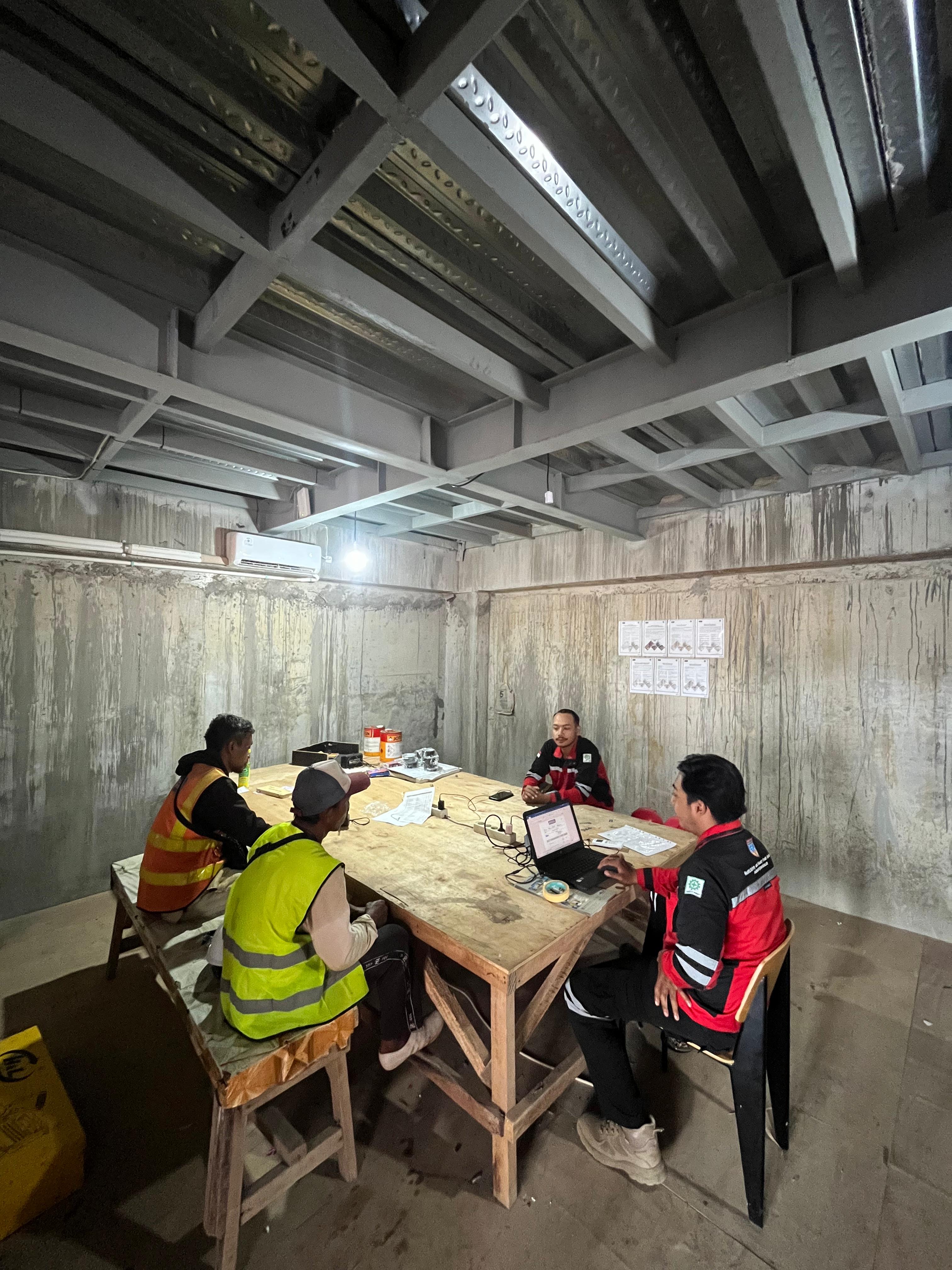HSE Committee Meeting with Foreman and Leader